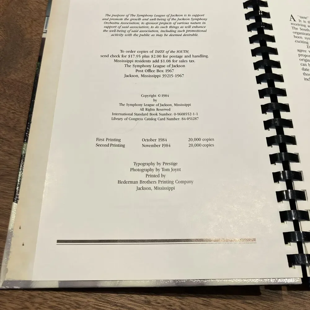 Taste of the South Cookbook Symphony League of‎ Jackson, Mississippi 1984 (A27)